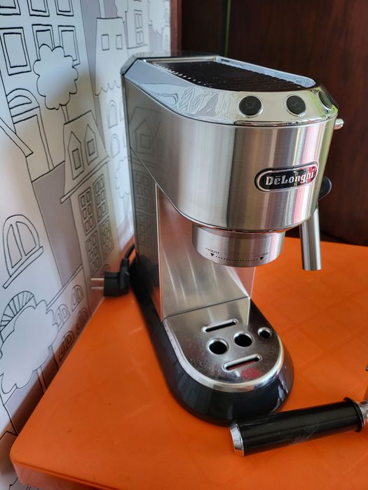 DeLonghi Dedica Делонги Кафемашина с ръкохватка