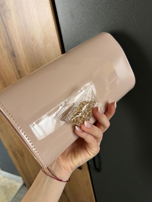 Нова дамска чанта-клъч