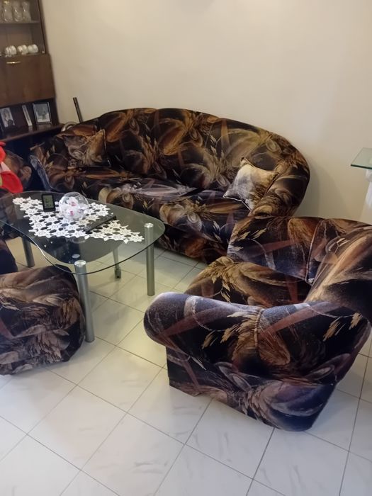 Холна гарнитура разтегателен диван 2 футбола 2 табуретки