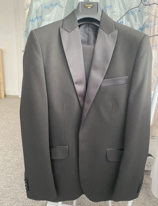 Costum negru eveniment