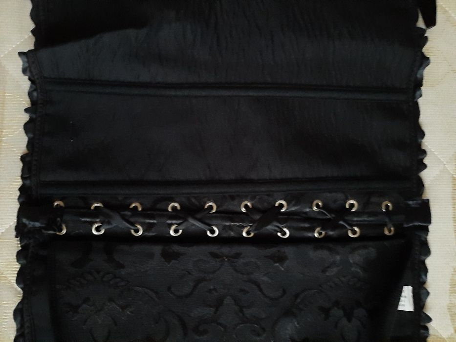 Продам корсет на шнуровке