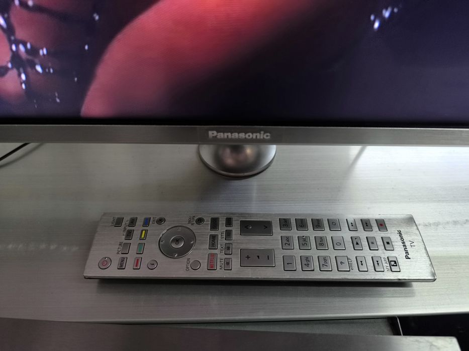 Телевизор Panasonic TX43GXX939 - смарт тв. 43 инча.