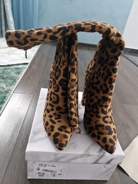Cizme animal print noi de vanzare