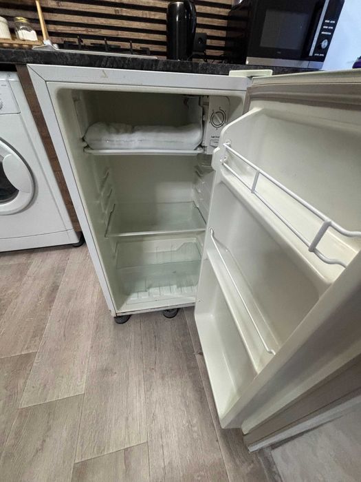 Мини-холодильник LEADBPOS