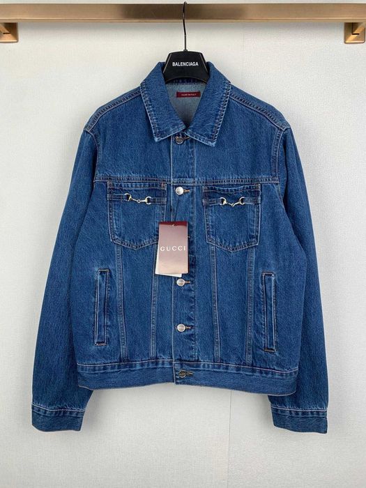 Gucci Denim Kurtka Zestaw. Setul acesta de denim este realizat din