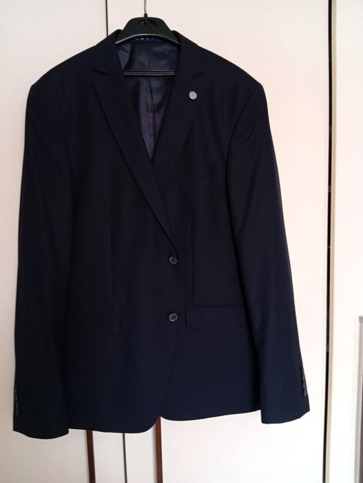 Costum din doua culori