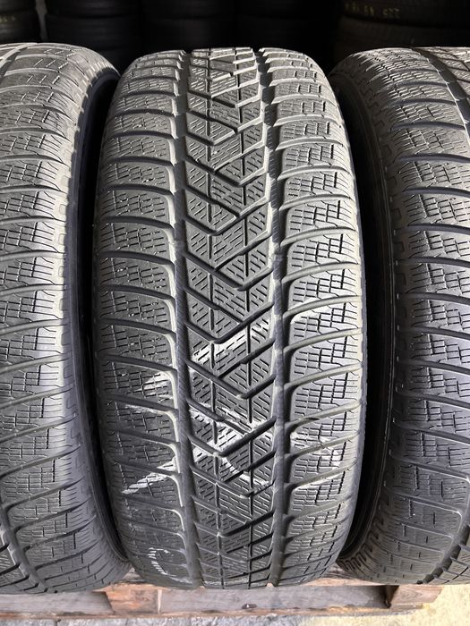 4 anvelope iarna 235/65/17 , Pirelli !