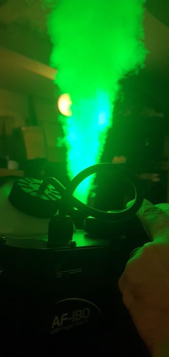 Masina de fum cu LED si jet vertical Stairville AF-180