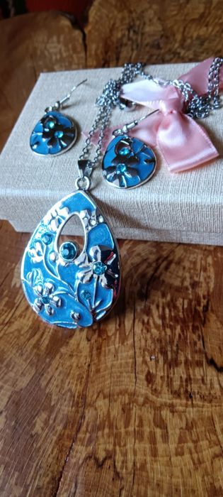 Елегантен Комплект Бижута: Обеци и Колие от Цинкова Сплав с Синьо-Лилав Флорален Принт, Универсални Аксесоари за Жени