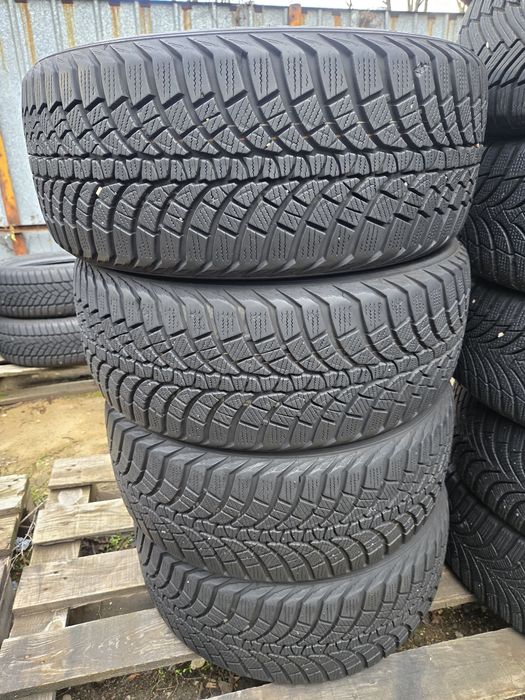 4бр. 225 50 16 Kumho зимни.