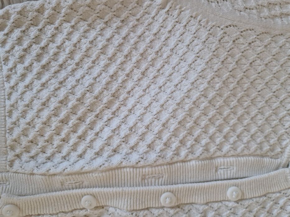 Кофта для девочки 122-128размер. Белая укороченая