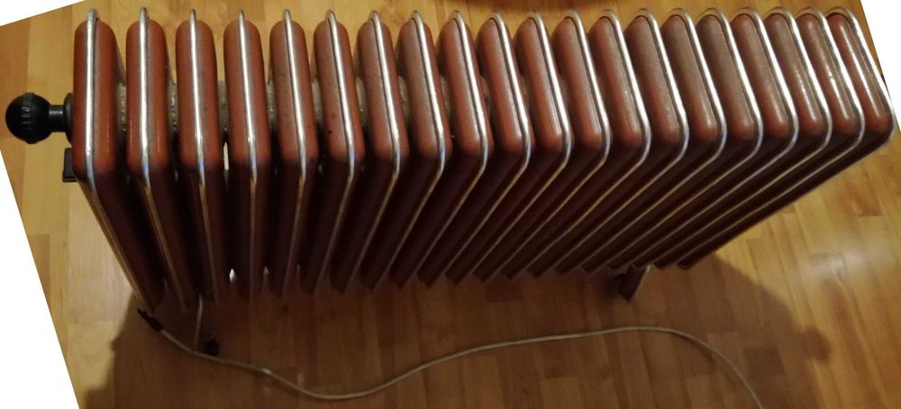 продавам радиатор СМЯДОВО - 2.5 киловата, от 1976 г в добро състояние