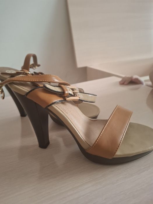 Продам женские босоножки