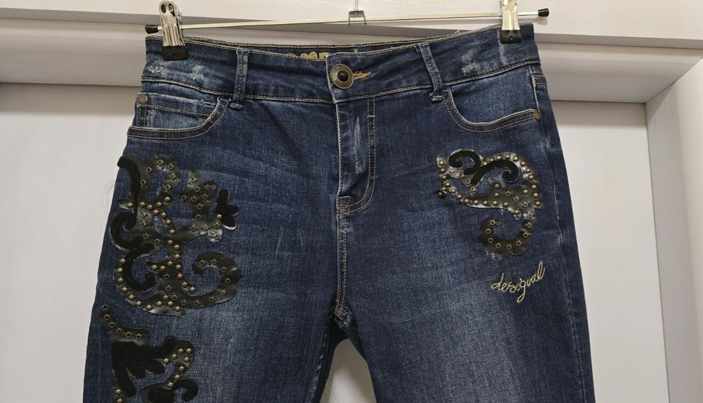 Дамски оригинални дънки. Desigual.  Като нови.
