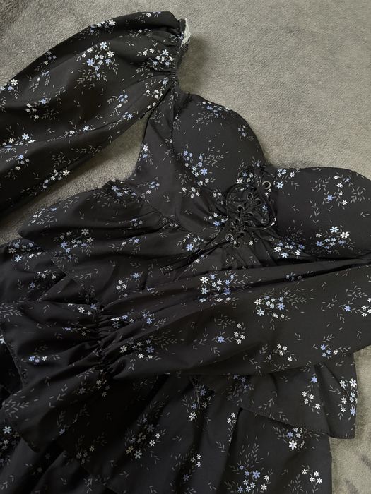 Черна рокля с бюстие