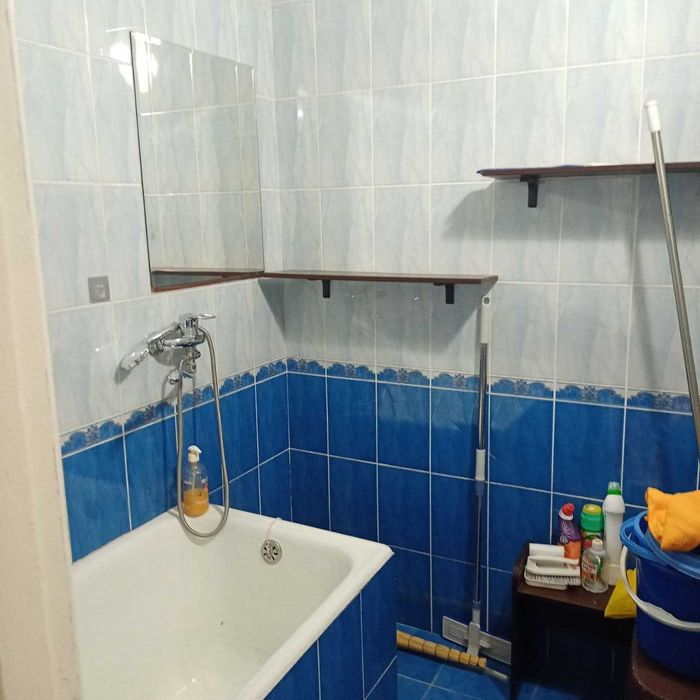 Сдается 2 комнатная квартира рядом базар Кадышева и школа 151