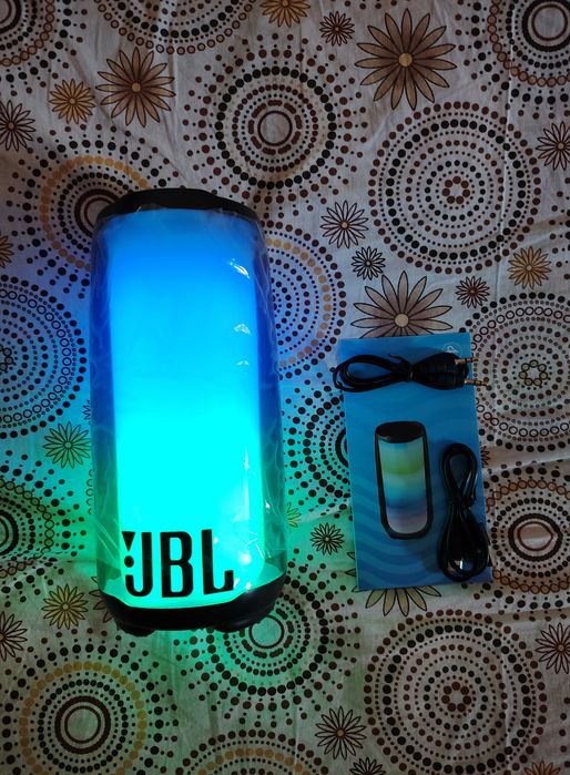 Boxa Portabila JBL Pulse 5 Sunet 360 si Spectacol de Lumini LED Noua