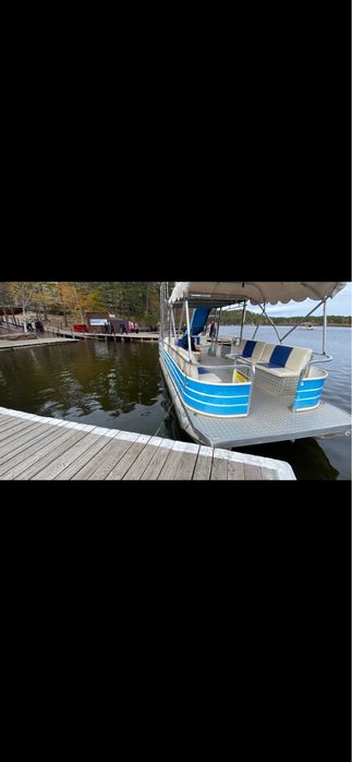 Прогулочный катер