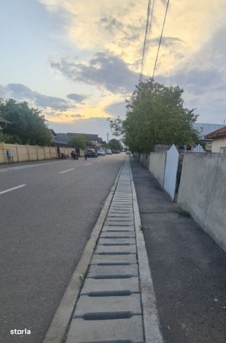 Teren intravilan 714mp, Carcea intre case , toate utilitatile !!!
