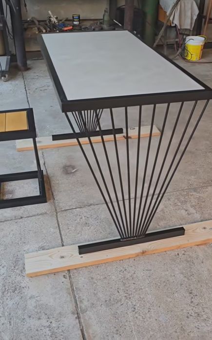 Masa si scaune Moderne  pe structura de lanț