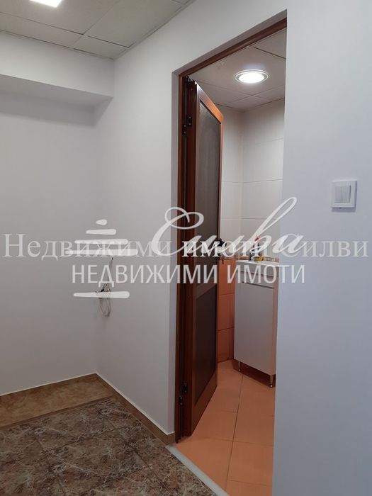 Дава се под наем Офис в Шумен, Център - 27 кв.м за 150.45 € - Снимка #2