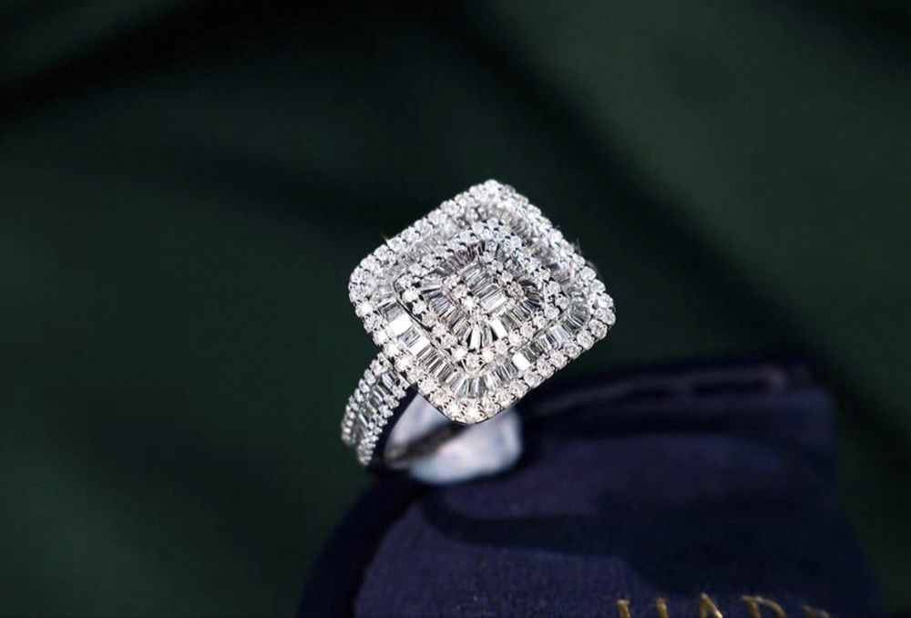 Золотое кольцо с бриллиантами