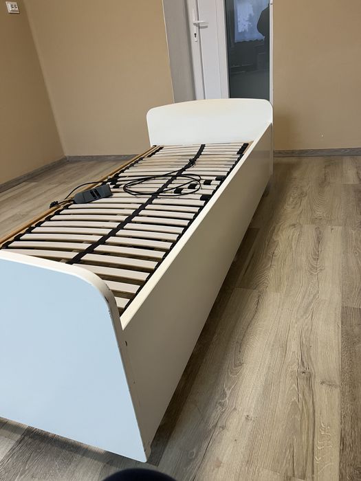 Pat dormitor cu somiera reglabila