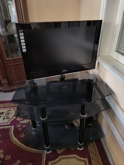 Televizor podstavkasi sotiladi 2 ta