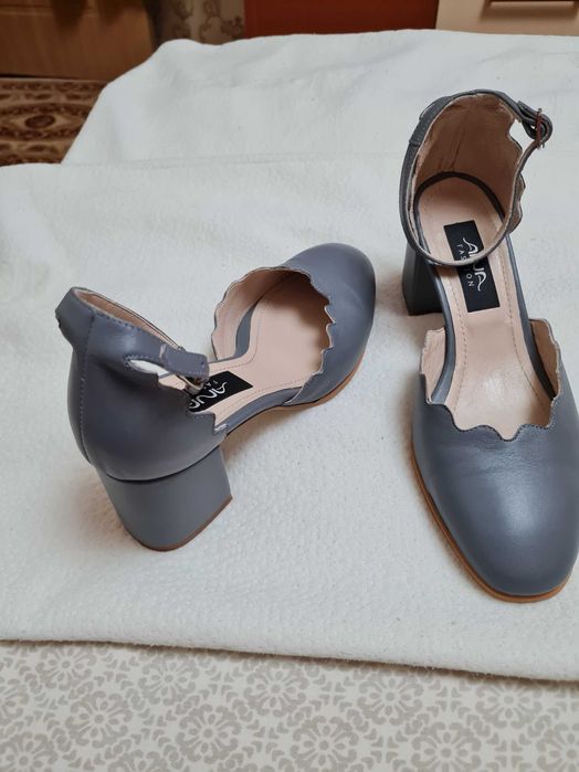 pantofi din piele marime 38