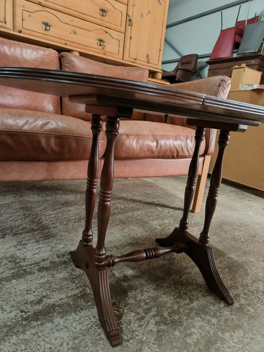 Помощна разтегателна маса с кожен плот с интарзия