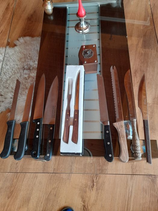 Vând cuțite pt bucătari  50. Lei buc 9 piese