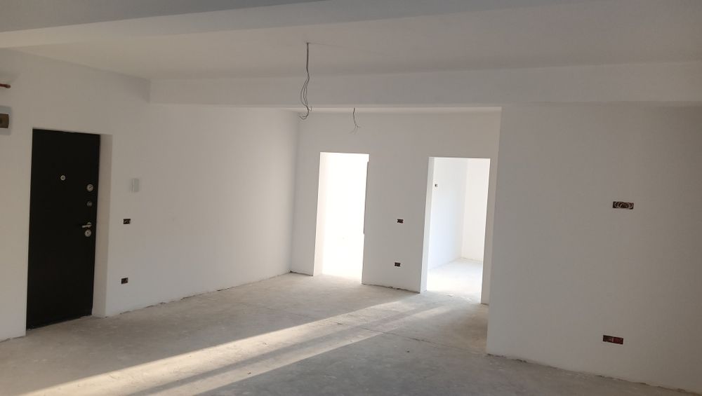 Apartament nou 3 camere 80mp curte proprie 98 m