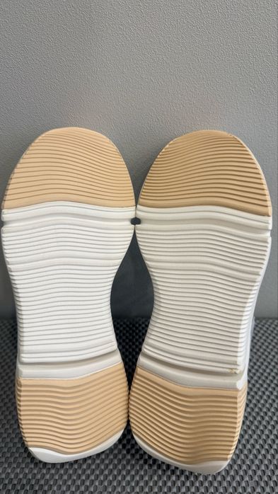 Новые кроссовки Sketchers