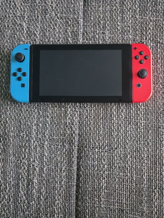 Nintendo Switch – stare foarte bună – folosit foarte puțin