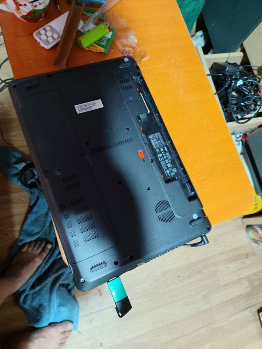Vând Acer aspire-E1-531 8 gb ram