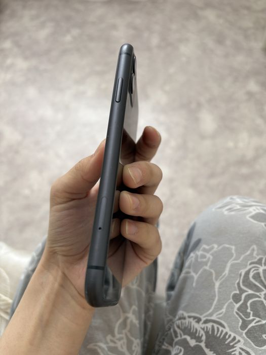 продам iPhone 11 в хорошем состояние