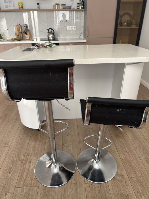 Продам 2 барных стула