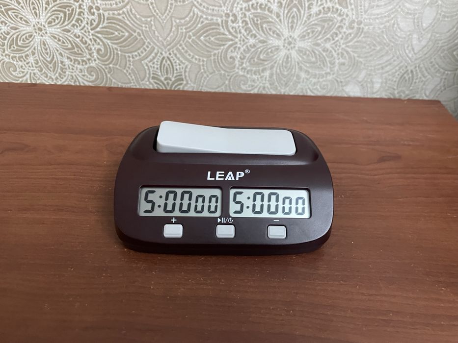 Продаю шахматные часы Leap