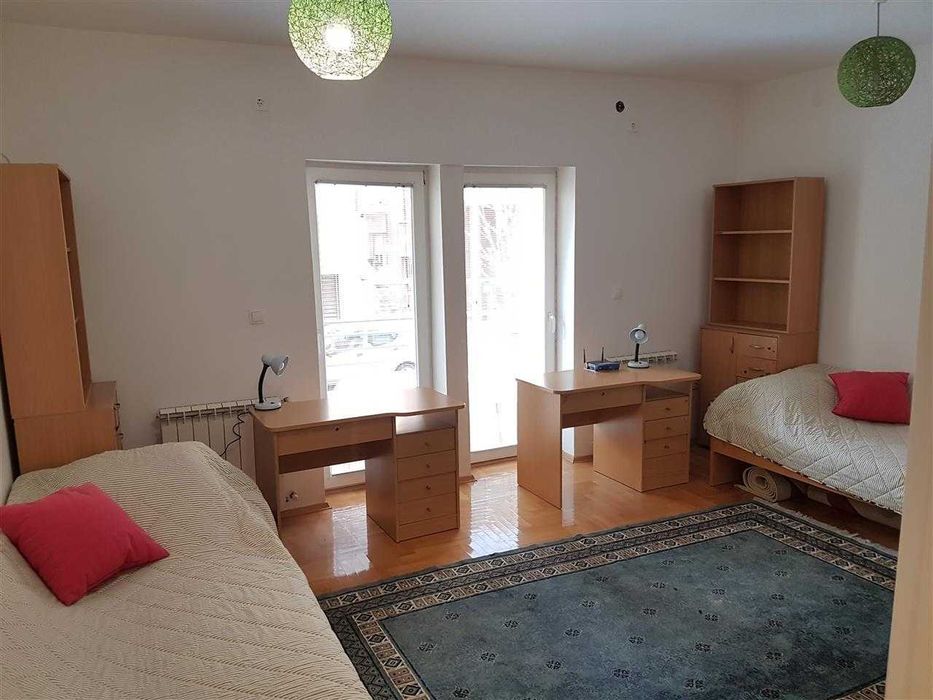 Дава се под наем Тристаен апартамент в Пловдив, Кършияка - 89 кв.м за 321.3 € - Снимка #3