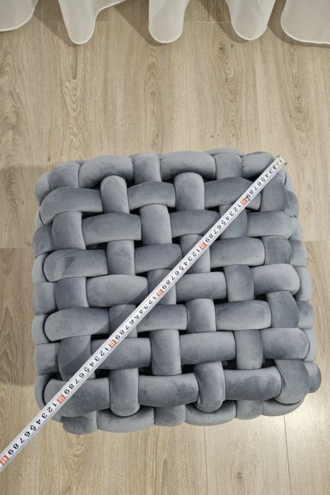 Taburet scaun tapitat foarte drăguț