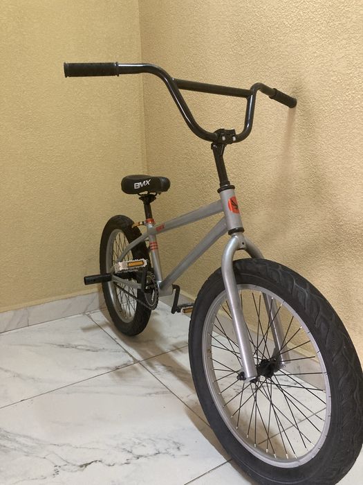 Велосипед BMX.