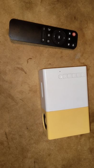 Led proektor holati yaxshi deyarli ishlatilmagan