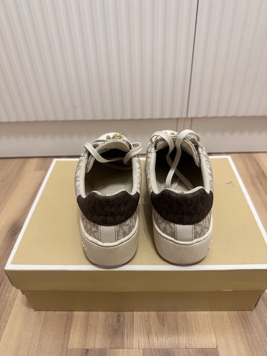 Продам кроссовки Michael Kors