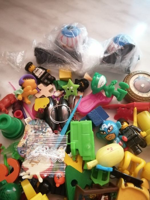 Игрушки киндеры и мослы