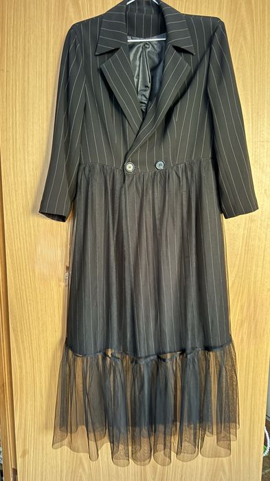 Платья, сарафаны и плащ недорого