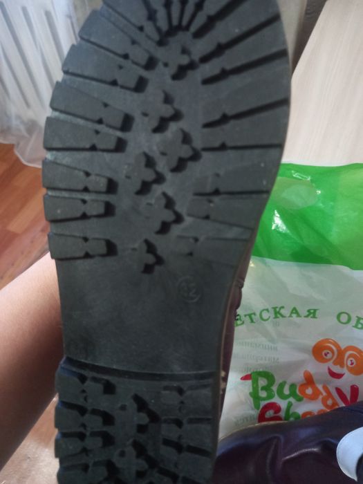 Новые  сапоги для девочки