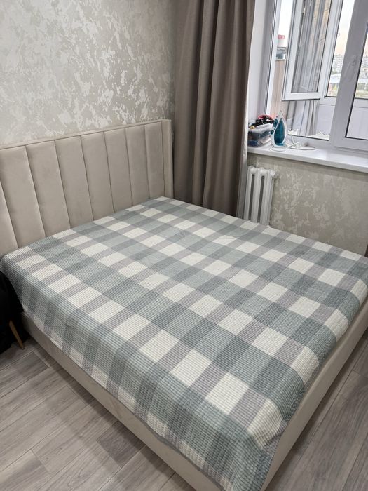 Продам кровать 200*160(с матрасом)