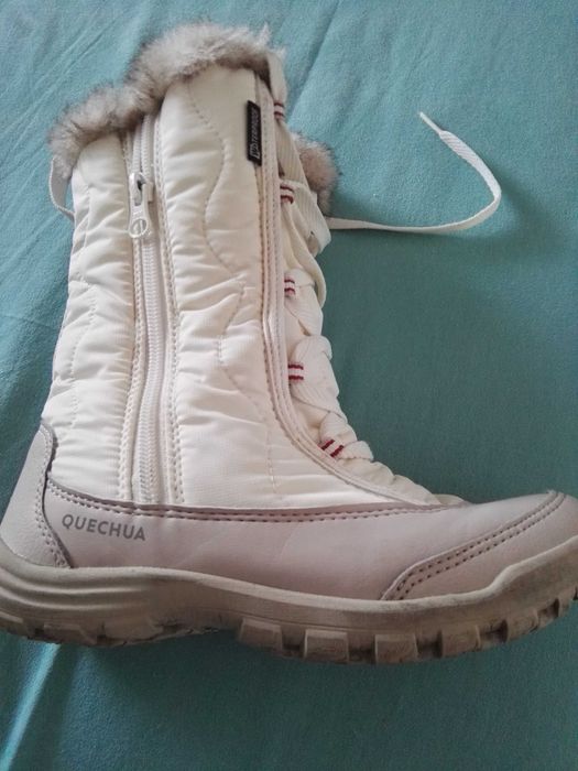 Cizme albe  imblanite pentru fetite