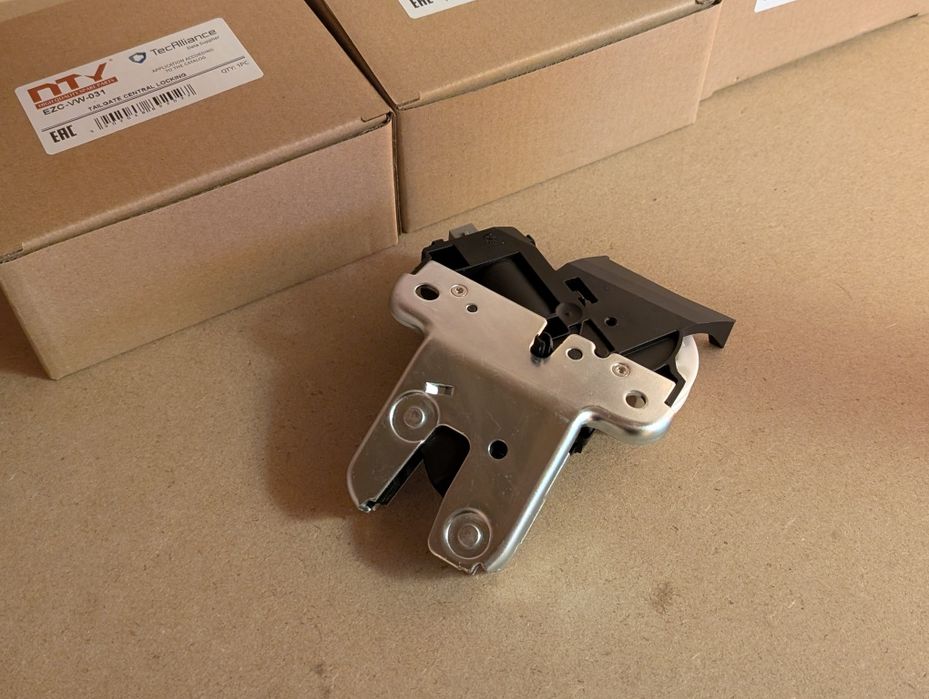 Broasca incuietoare haion portbagaj Audi A4 A5 A6 A8 VW Passat Jetta