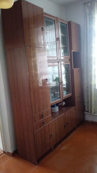 Продаю красивую стенку с шифоньером